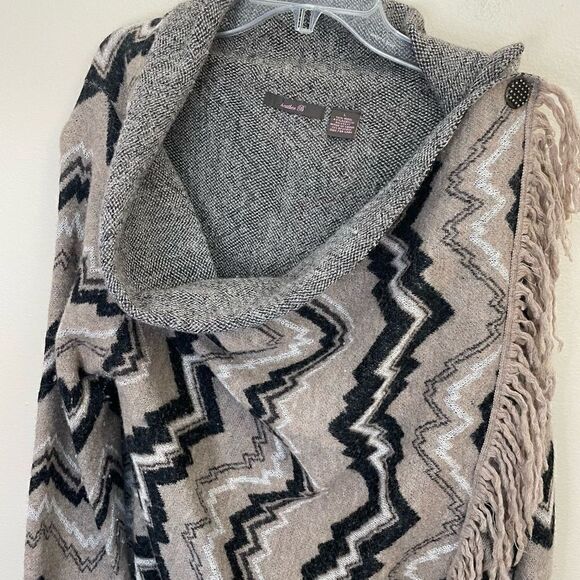 Heather B| Large| Wool | Cardigan| Soft| Fringe| Aztec print - Picture 15 of 17
